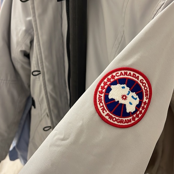 Canada Goose (resell) - Picture 8 of 8